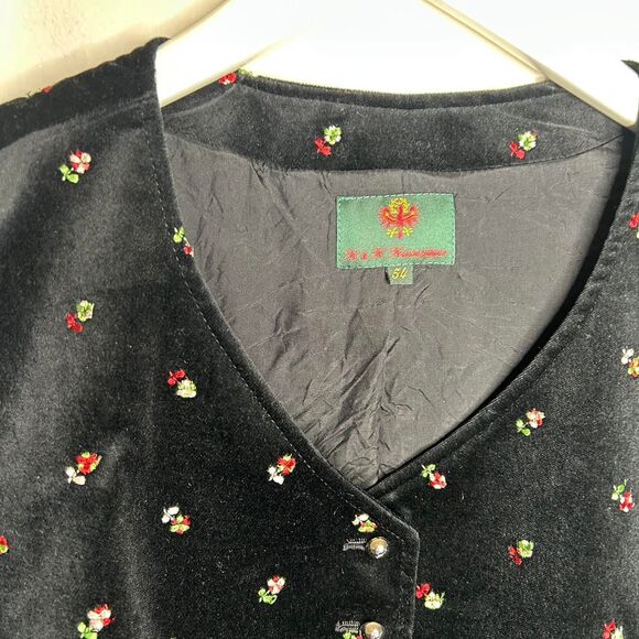 vintage 90s 1990s retro aesthetic  Black velvet vest with floral embroidery - Picture 2 of 5